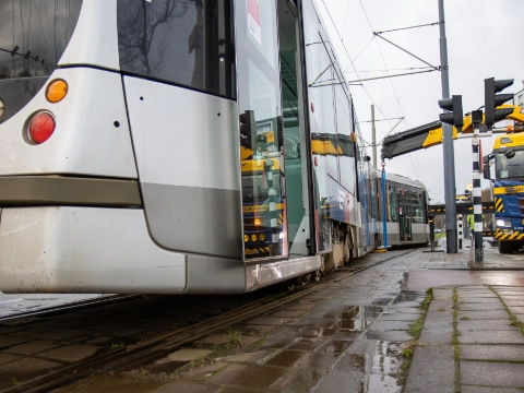 Tram schiet uit rails: geen trams op twee lijnen